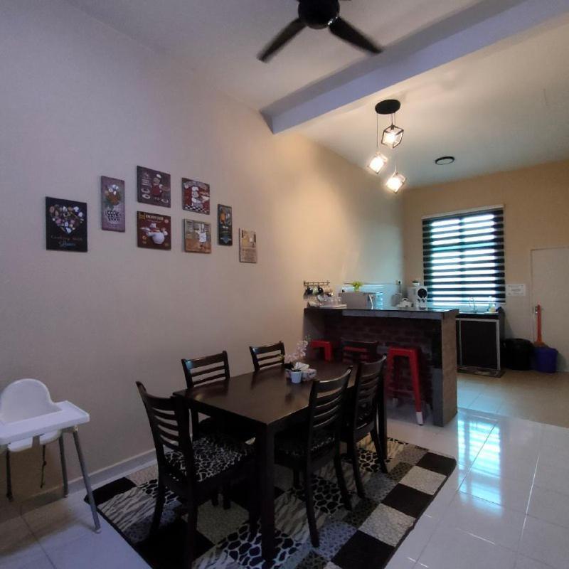 D'Q Putra Homestay Melaka Ngoại thất bức ảnh